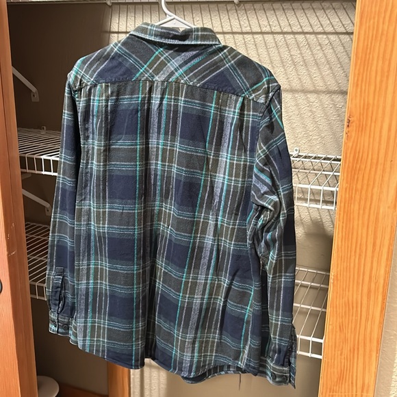 3 men’s large RVCA flannel button downs - Picture 3 of 7